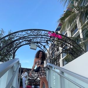 Meet your Posher, Serena fabiola